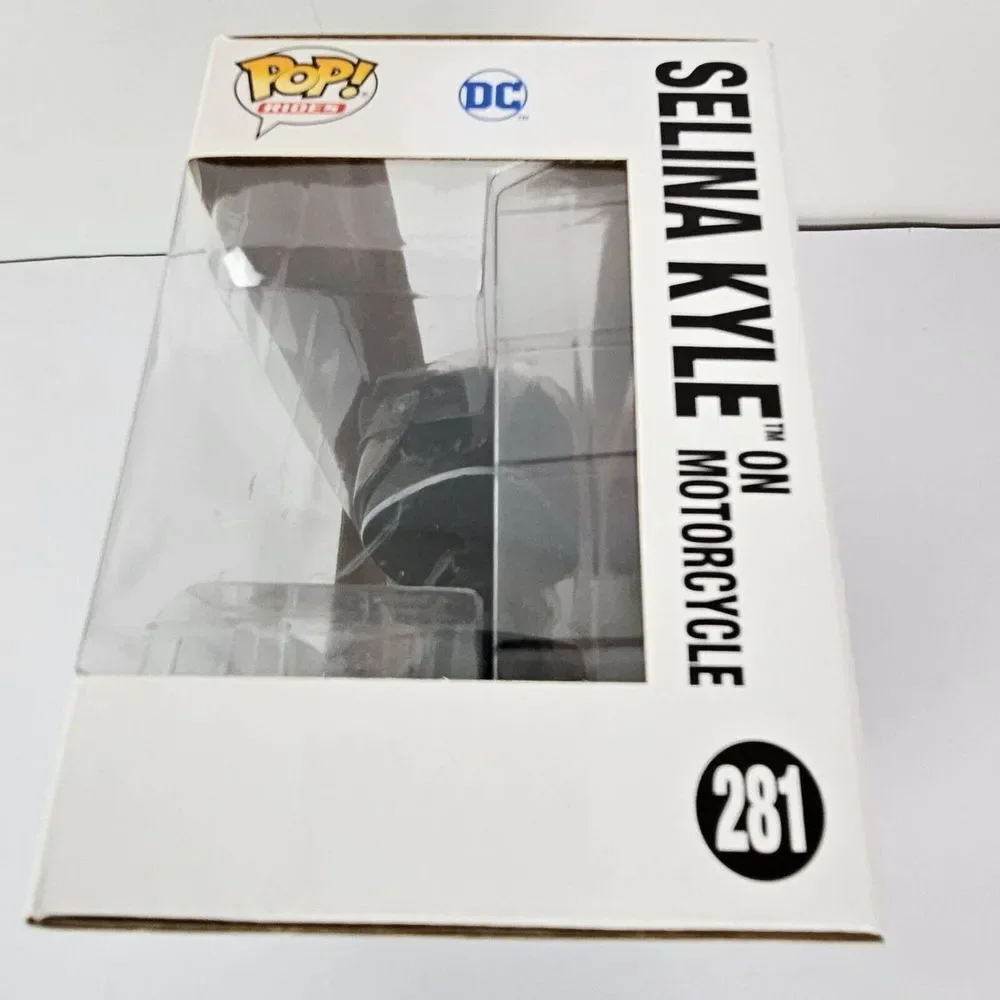 New NIB Funko Pop! Selina Kyle on Motorcycle #281 from The‎ Batman